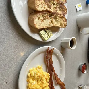 a breakfast of eggs, bacon and toast