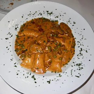 a plate of pasta and sauce