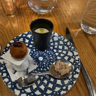 Canapés (duck arancini, parsnip tartare, cauliflower soup)