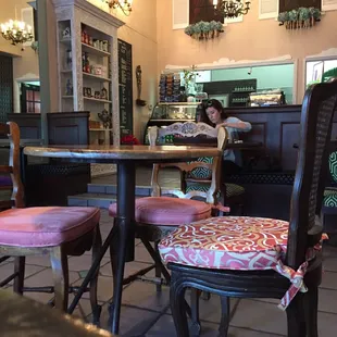Extremely cozy environment on Sunset Blvd, that&apos;s not easy to do.