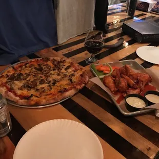 Mushroom pizza and buffalo wings from Gastronauts.