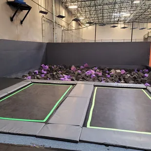 Acrobatic ball pit