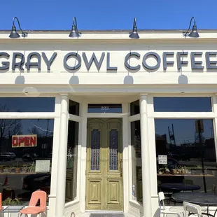 Gray Owl Coffee shop outside