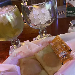 incredible sopapillas, schooner of coors banquet with ice