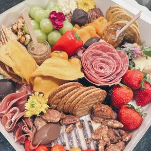 medium charcuterie box