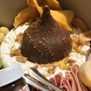 .....because who doesn't love chocolate