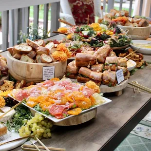 Custom grazing table