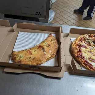 Hawaiian calzone and half Hawaiian half house special large pizza! To die for.