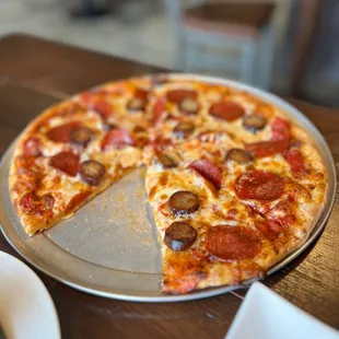 Meat pizza minus the bacon and ham. Delicious.