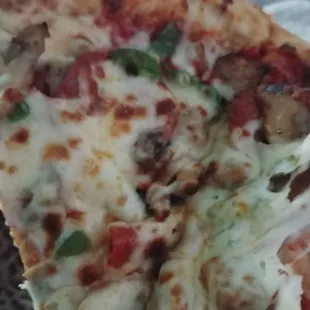 HANDS DOWN BEST PIZZA AND VERY REASONABLE EVEN DELIVERED $10 FOR A LG COMBO