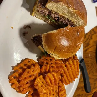 Original Steakburger with sweet potato fries