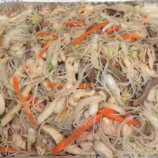 a pan of noodles with meat and vegetables