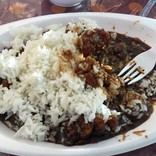 General Tso Chicken no veggies...not very good...was only customer at 12 noon.