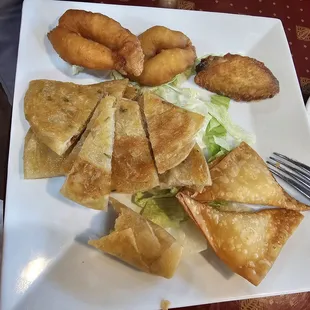 Appetizer platter (we started eating before I took the pic)