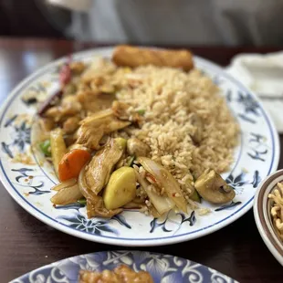 Szechuan Chicken with an egg roll
