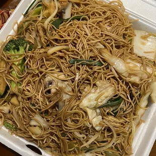Lo mein - I&apos;m used to thicker noodles.