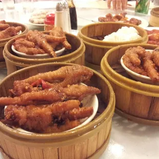I love me some chicken feet! Yum!