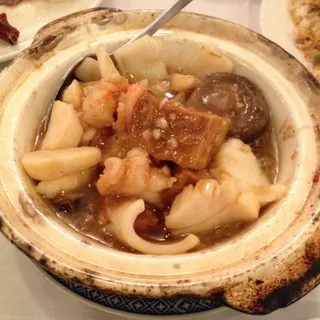 78. Seafood Combination with Bean Curd in Clay Pot
