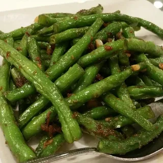 81. Oxtail Stew with Red Wine in Clay Pot