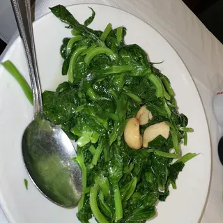 87. Sauteed Snow Pea Sprouts with Garlic Sauce