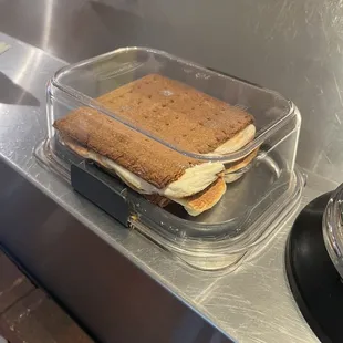 Giant s&apos;more