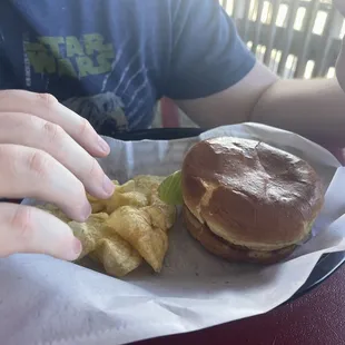 Grilled chicken sandwich with chips and a pickle