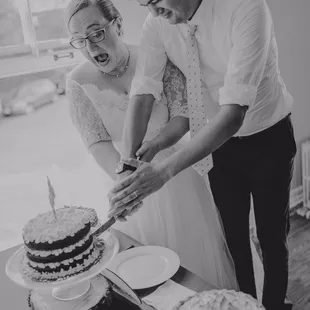 Cake cutting in the side room