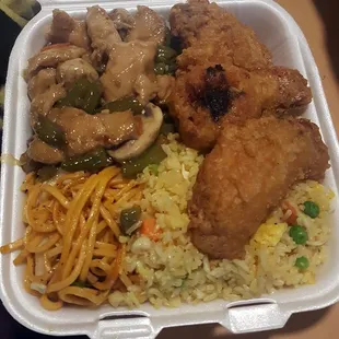 Half/half fried rice and chow mein, mushroom chicken, and garlic chicken