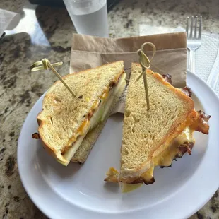 Spicy Apple Bacon Grilled Cheese