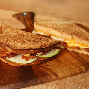 Spicy Apple Bacon Grilled Cheese
