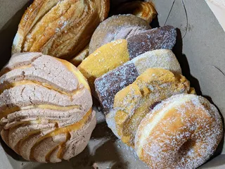 Monique Bakery