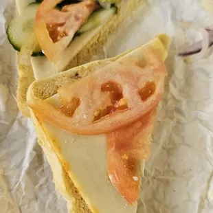 a sandwich with tomato and cucumber