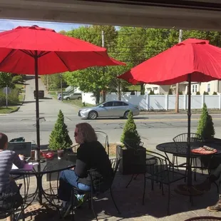 Not many cafes in Lexington have outdoor patio space - here at GH there are 5 tables and seats up to 18. Very nice!