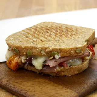 Roasted Pepper Chipotle Cheesesteak