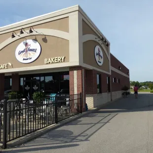 the outside of a bakery