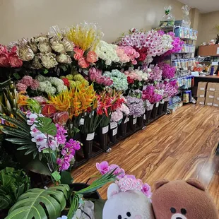 Artificial flowers and greeting cards