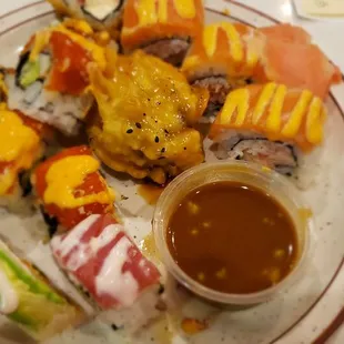 a plate of sushi with sauce