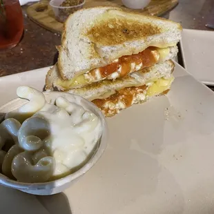 Moms sandwich, mac and cheese side