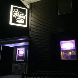 the outside of the restaurant