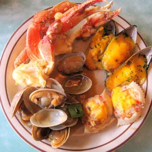 seafood plate: blue crab legs, clams, mussels w/ mayo, and crab cakes?