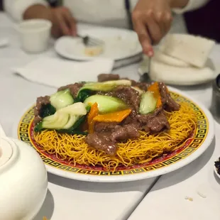 Crispy noodle with beef