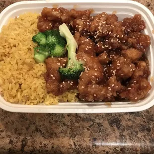 C9. Sesame Chicken Combination