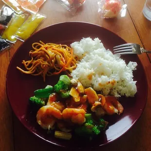 Steamed shrimp &amp; veggies with garlic sauce(no carrots)- white rice &amp; lo mein