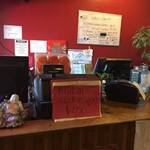 No one at the desk to sit us down or take our order