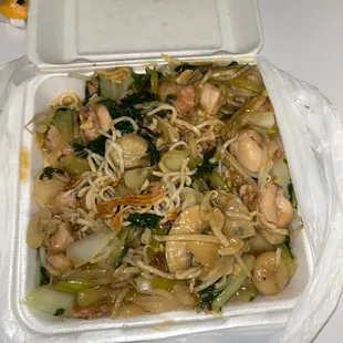 Chicken chow mein to-go