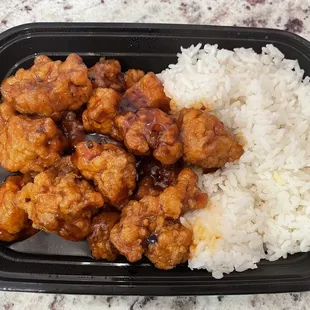 L13. General Tso's Chicken Lunch Special