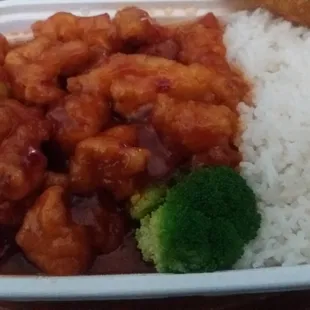 The delicious General Tso's chicken lunch special!!