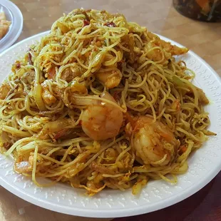 Singapore rice noodle (curry flavor mmm!) They also have rice noodle without curry (other mei fun). Came out steaming. Very nice ppl!