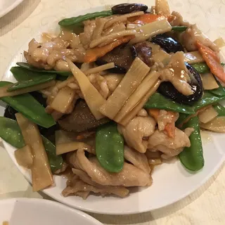 Chicken with Mushroom and Winter Bamboo