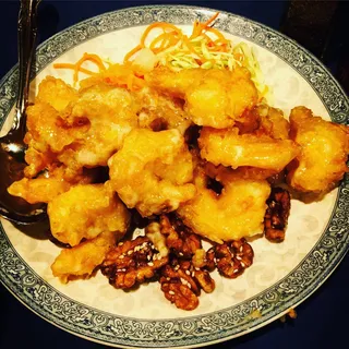 Walnut Shrimp with Mayo Sauce